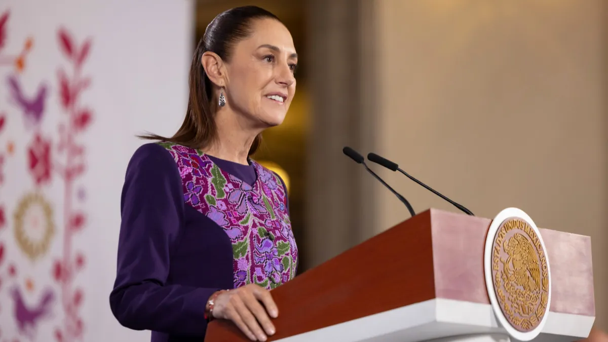 Sheinbaum viaja a España para reunión de líderes progresistas enfocada en paz y cooperación.