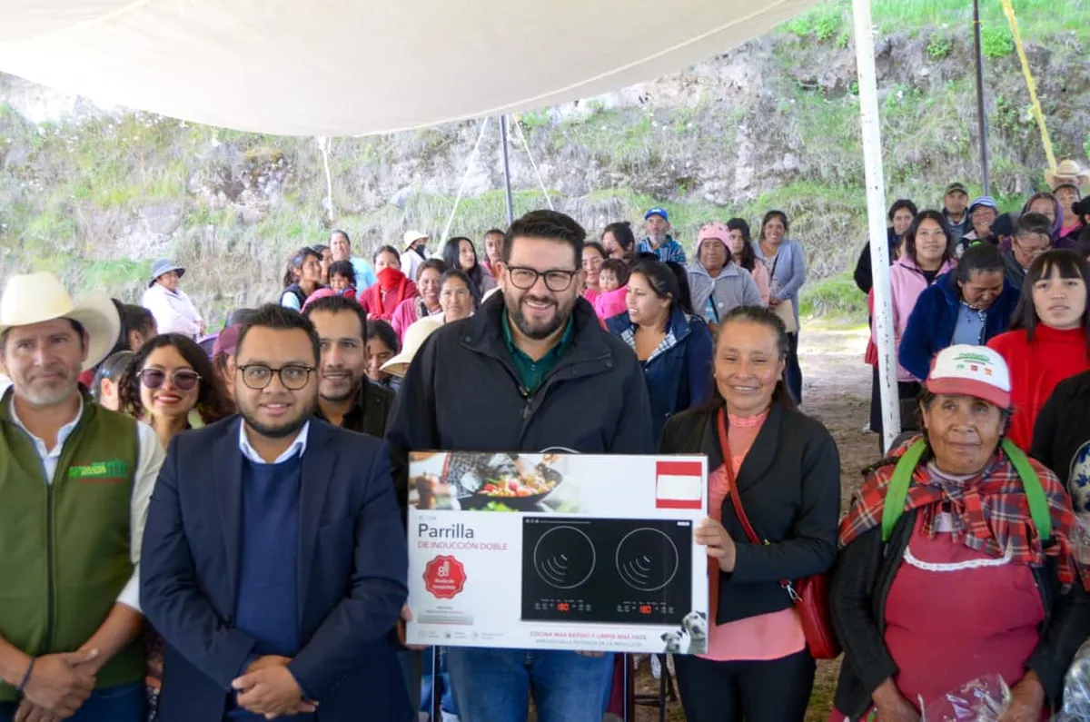 Apoyan Almoloya de Juárez y GEM economía de familias de escasos recursos con estufas ecológicas