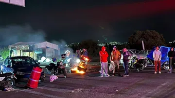 Manifestantes bloquean la Chalco-Tláhuac por detención injusta y extorsión
