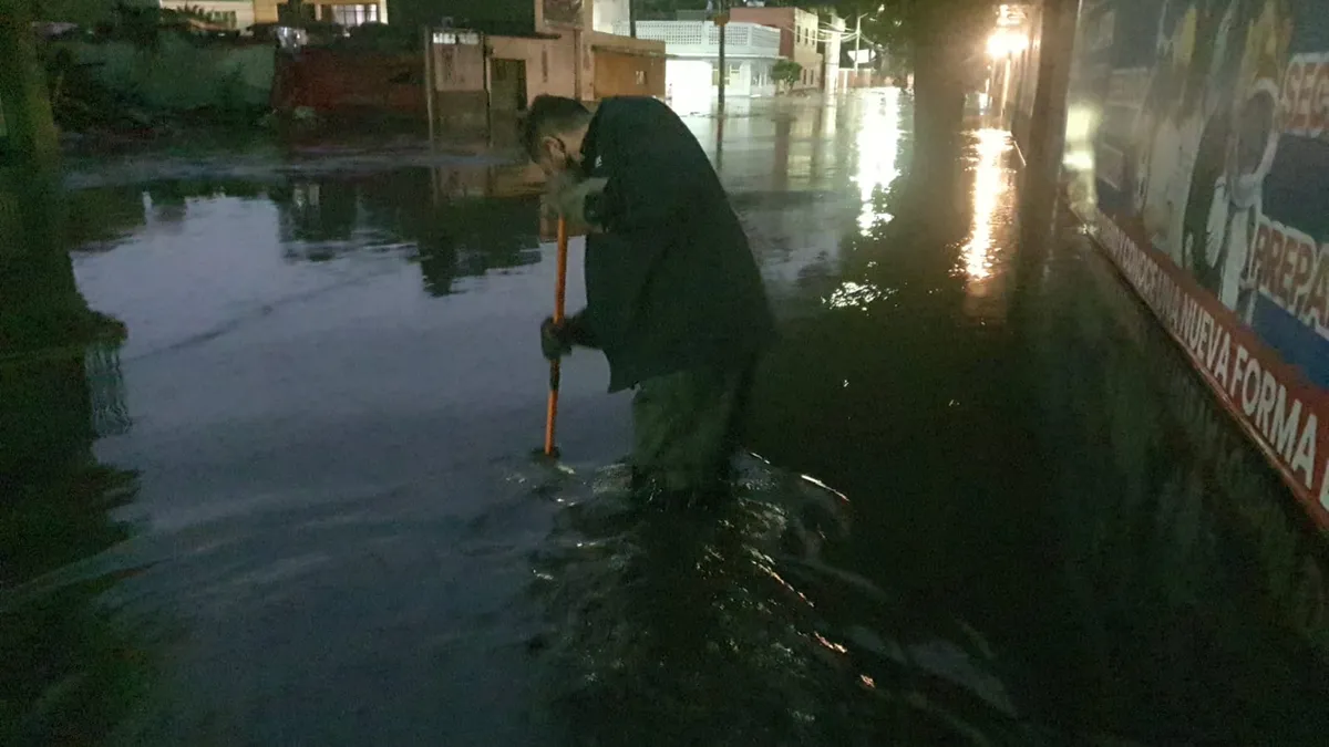 Liberan calles en Ecatepec tras lluvias y granizo