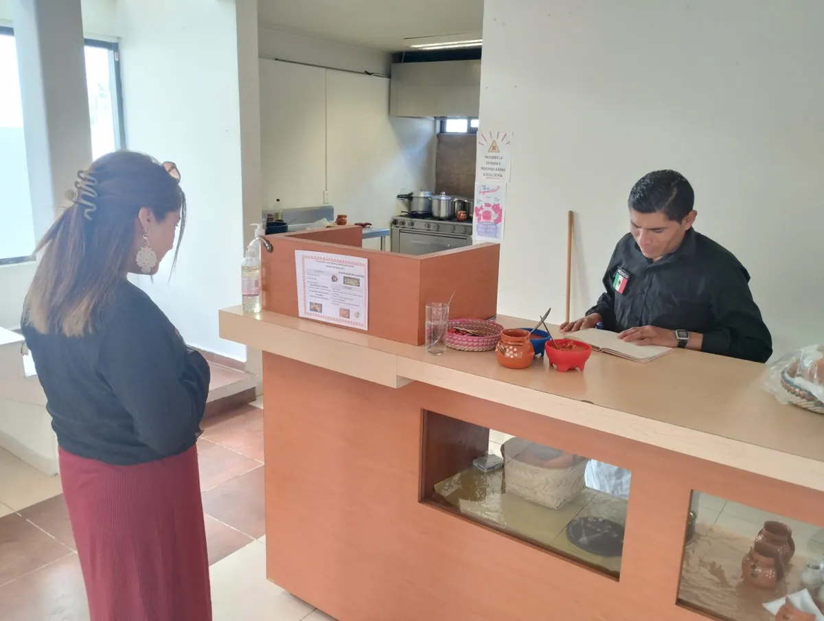 Cocina tradicional opción a la comida chatarra en la Facultad de Antropología
