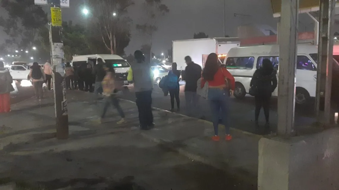 Usuarios reportan humo en los vagones de la Línea B en la estación Nezahualcóyotl del Metro