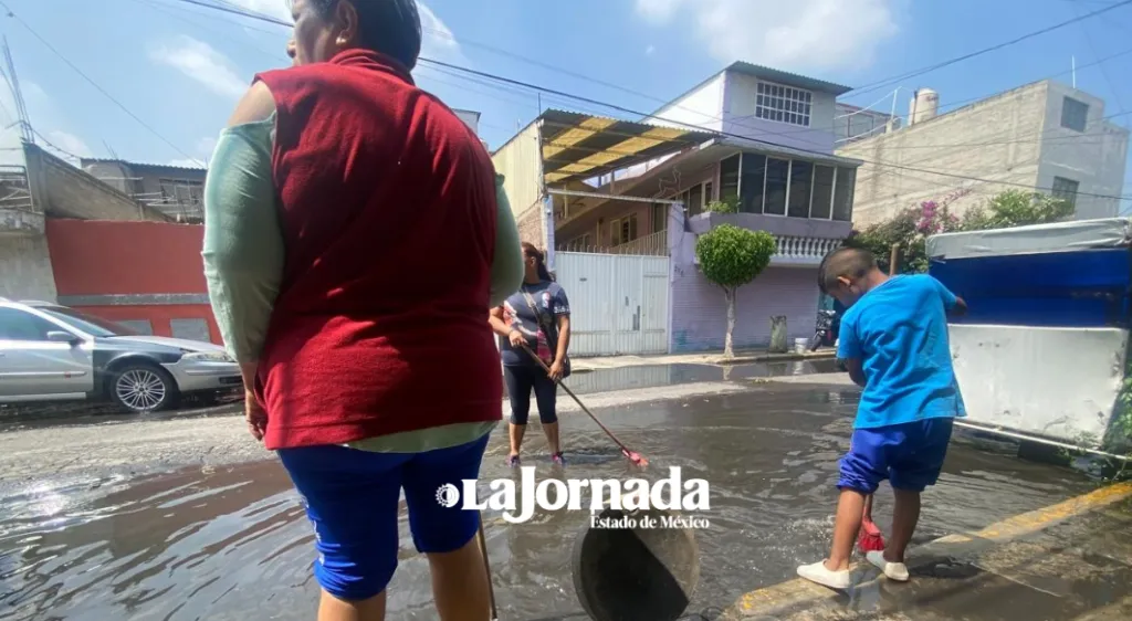 Sheinbaum acude a Neza reitera apoyo a damnificados