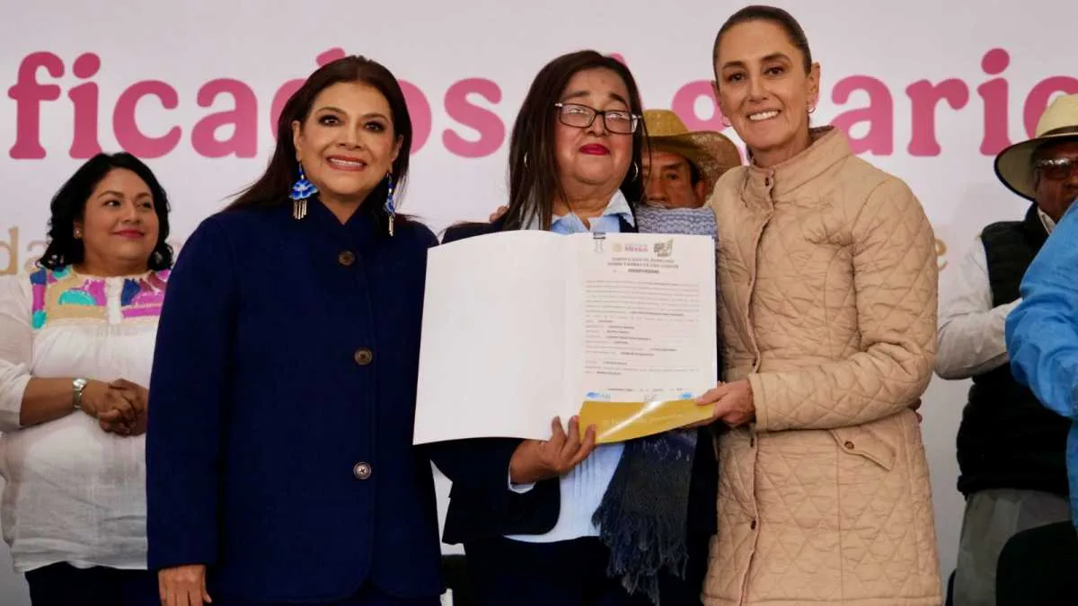 Sheinbaum entrega títulos agrarios a mujeres y fija meta nacional de 150 mil