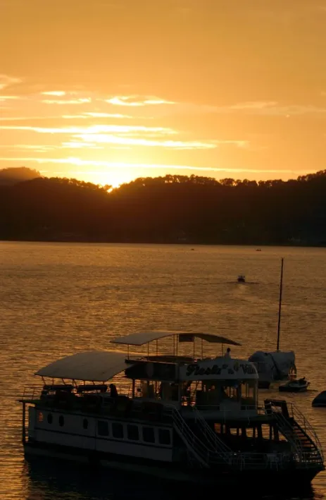 El Espejo de lo que Somos: Un Atardecer en Valle