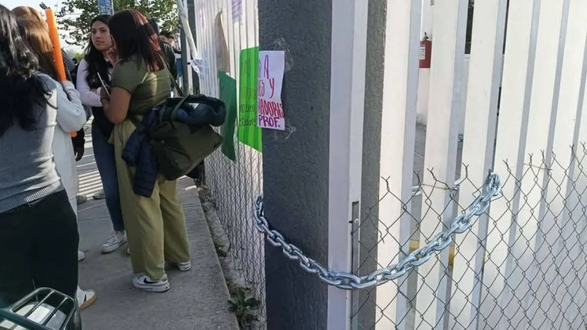 Estudiantes de la Universidad Politécnica de Cuautitlán Izcalli realizan plantón en demanda de mejoras