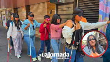 Caminata por centro de Toluca resalta barreras para personas con discapacidad visual