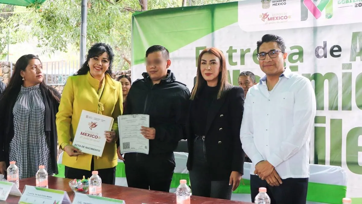 Edomex: Realizan entrega de acta de nacimiento en Sistema Braille