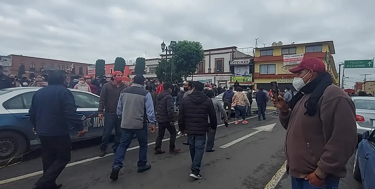 Los tianguistas agredieron al presidente municipal