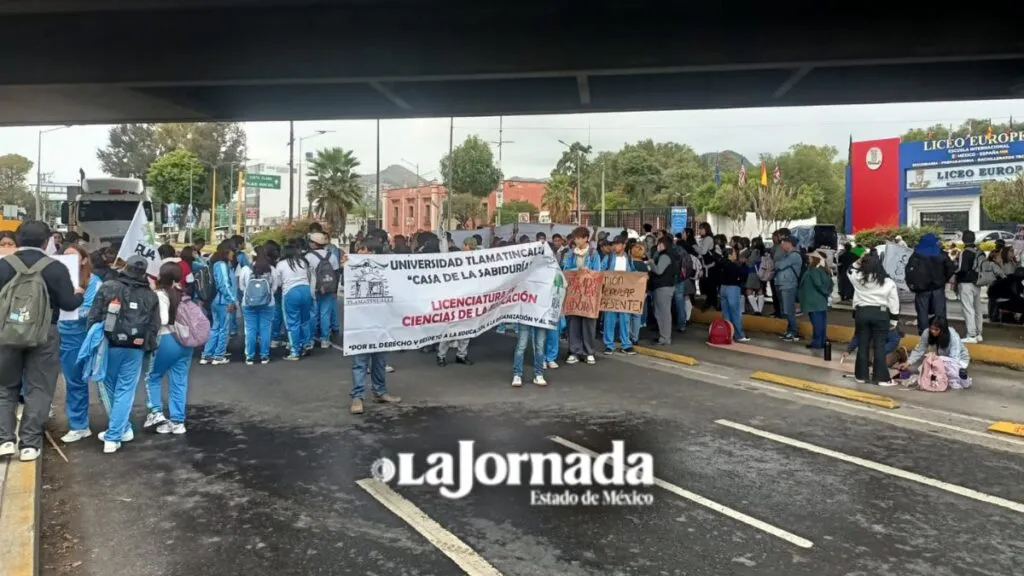 Vía Morelos Ecatepec bloqueada por manifestación de la CNTE