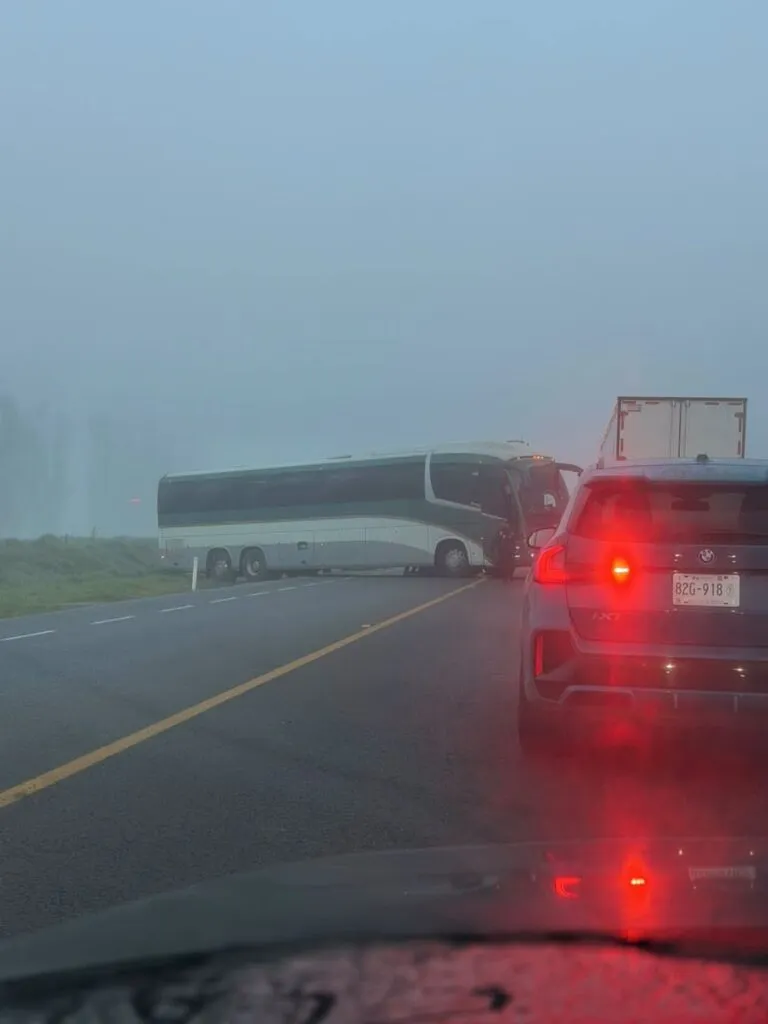 Servicios de emergencia atienden accidente en la Lerma-Tenango