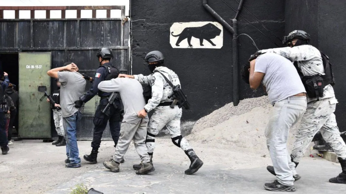 Detienen a personas y aseguran animales exóticos en inmueble de Ocoyoacac