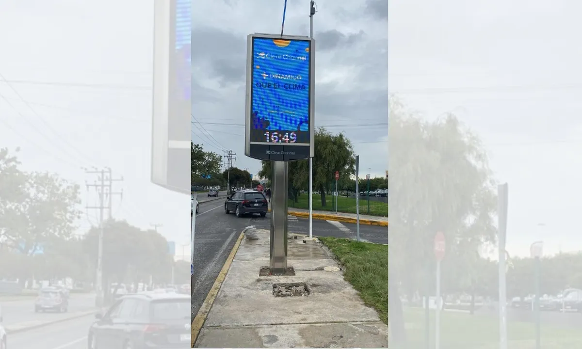 Instalan anuncios urbanos en Metepec sin permiso