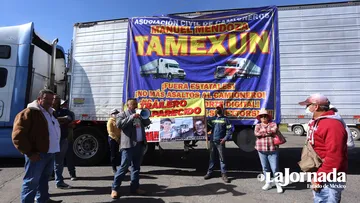 Camioneros bloquean la Toluca-Atlacomulco hartos de asaltos y desapariciones