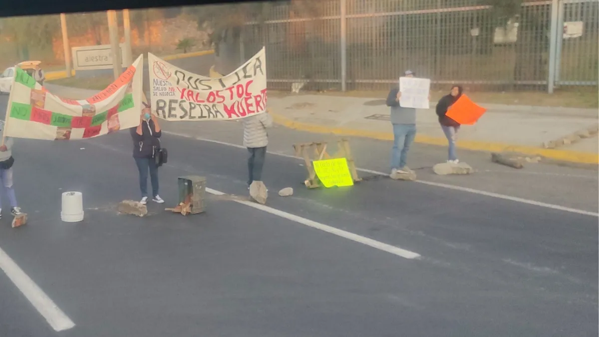 Bloqueo en la México-Pachuca hoy 27 de abril, solo esta habilitado un carril [VIDEO]