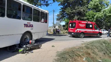 El motociclista fue trasladado al Centro Médico Adolfo López Mateos para recibir atención especializada.