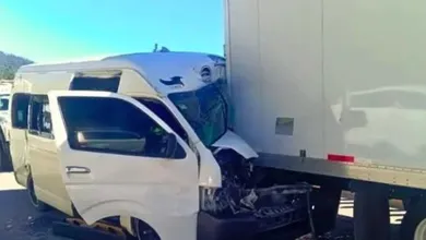 Choque de tráiler y combi en la México-Puebla deja un muerto y 6 heridos