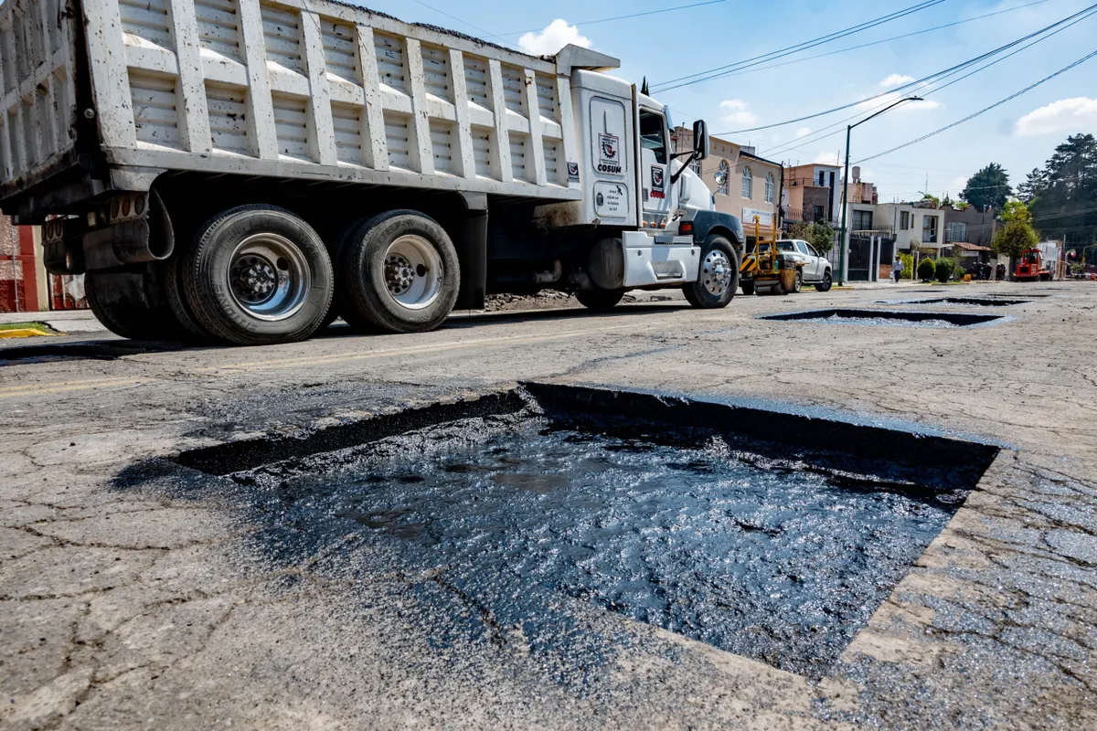 Activan plan emergente de bacheo por temporada de lluvias en Toluca