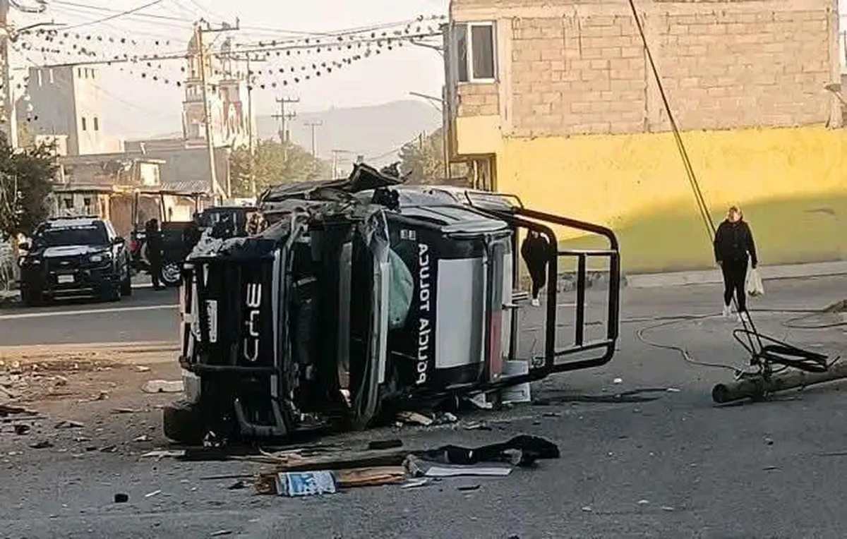 Patrulla Municipal de Toluca sufre accidente en San Diego Linares