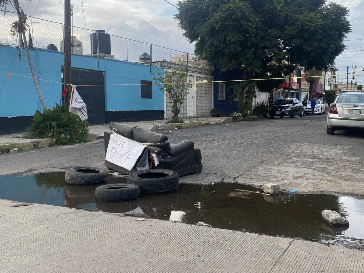 Ecatepec: vecinos cierran calles por socavones