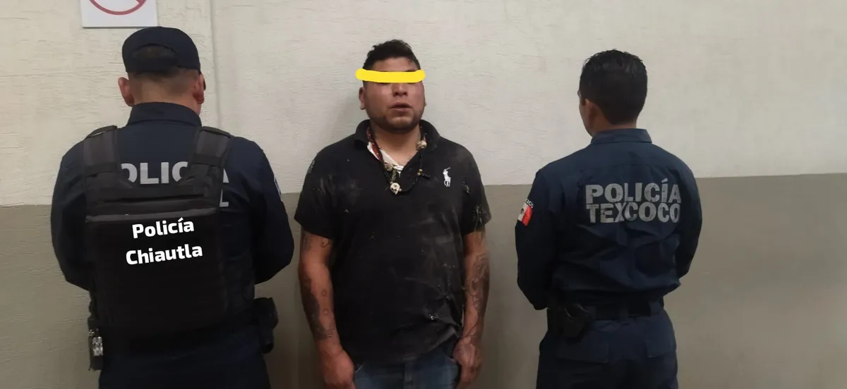 Roban camioneta de tienda departamental y al conductor lo abandonan