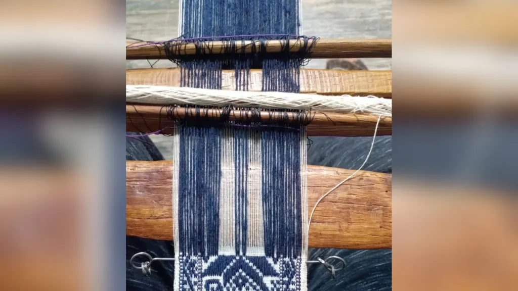 Tejer memoria en telar de cintura, más que una pieza es el conocimiento de tres generaciones