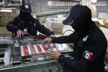 Autoridades desmantelan fábrica de cigarros pirata en Edomex