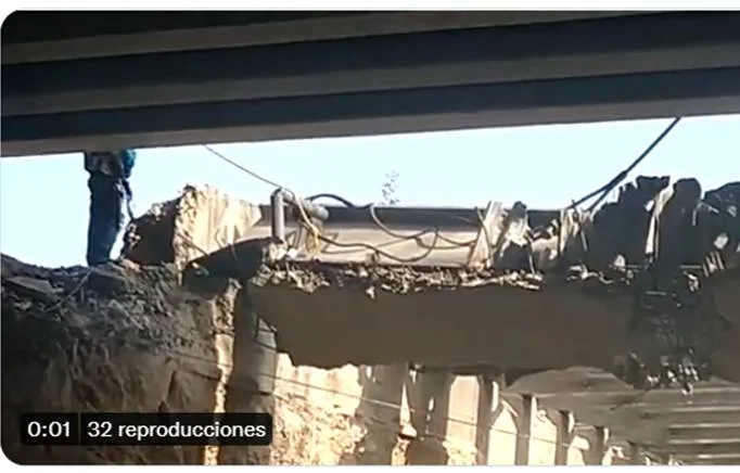 Video: Se cae puente Ojo de Agua en los límites de Ecatepec y Tecámac