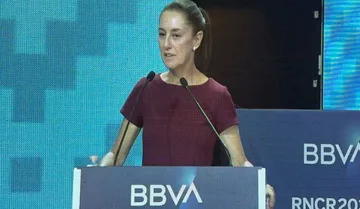 Claudia Sheinbaum reitera a banqueros equilibrio entre PIB y deuda