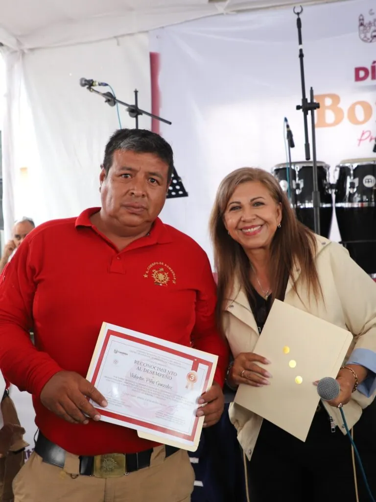 Cuautitlán reconoce a los héroes del fuego en el Día del Bombero