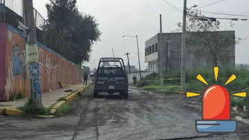 Habitantes reportan presuntos cuerpos embolsados en escuela de Chalco