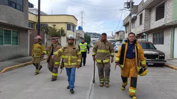 Tultitlán: evacuan a 73 personas de 11 viviendas por una fuga de hidrocarburo
