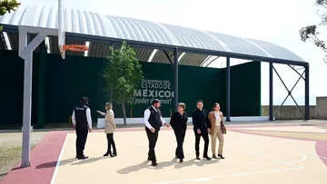 Delfina Gómez rehabilita unidad deportiva de Calimaya
