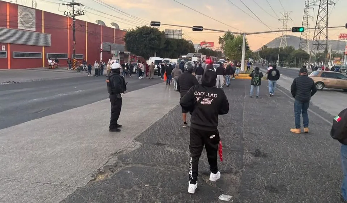 Bloqueos de piperos afectan seis puntos viales en Ecatepec