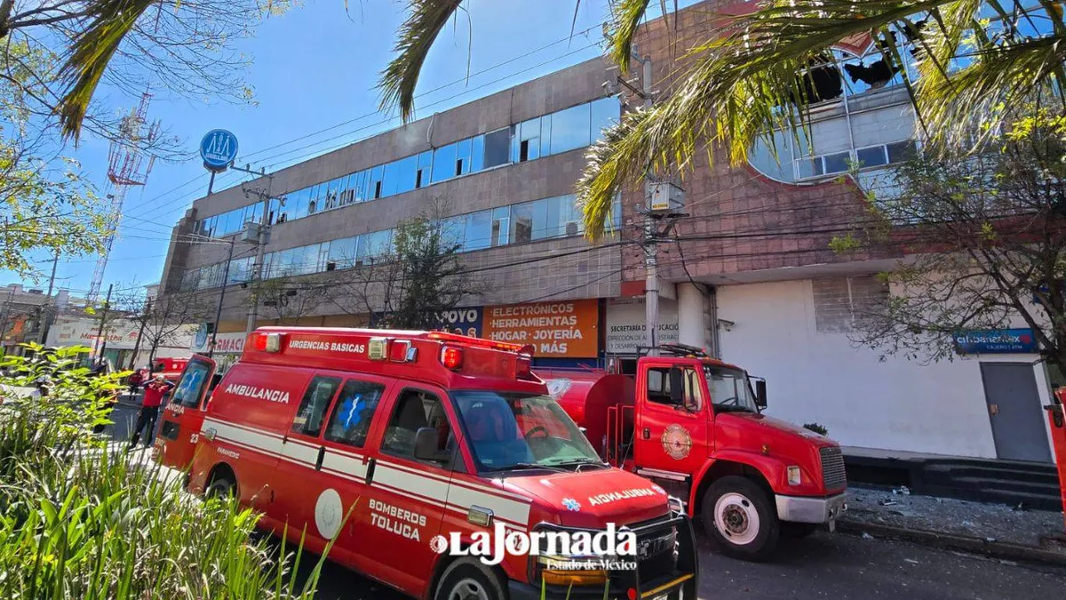 Continúan trabajos periciales por incendio en Isidro Fabela en Toluca