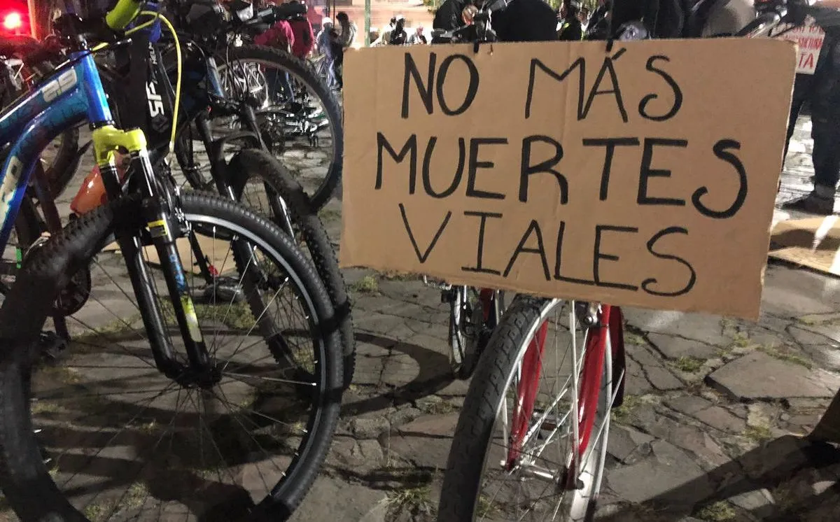 Ciclistas denuncian agresión de automovilista y policía municipal en Toluca