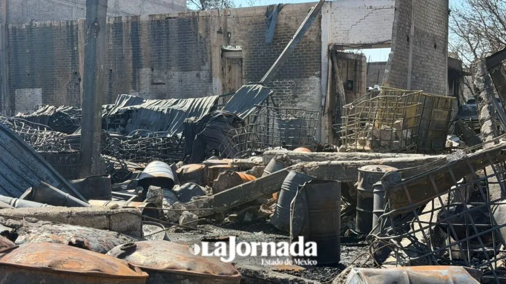 Familias lo pierden todo tras incendio de bodega clandestina en Ecatepec
