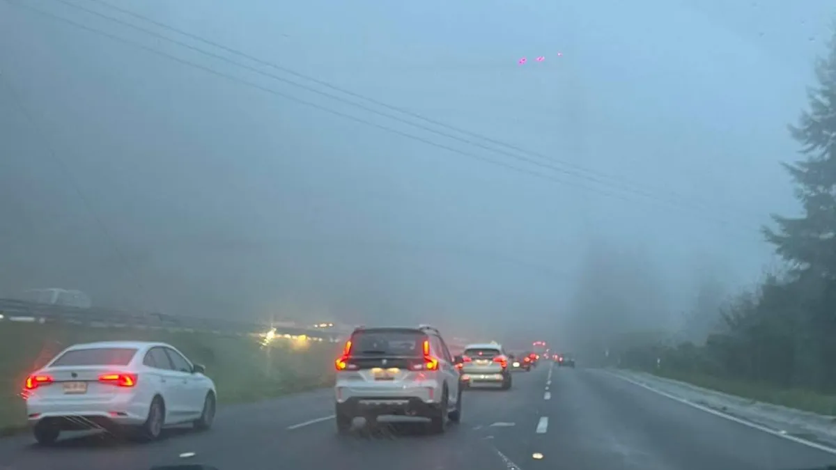 Fuerte neblina reduce la visibilidad en la México-Toluca