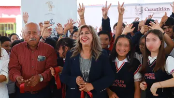 Juanita Carrillo entrega arcotecho en la ESTIC 128 de Cuautitlán