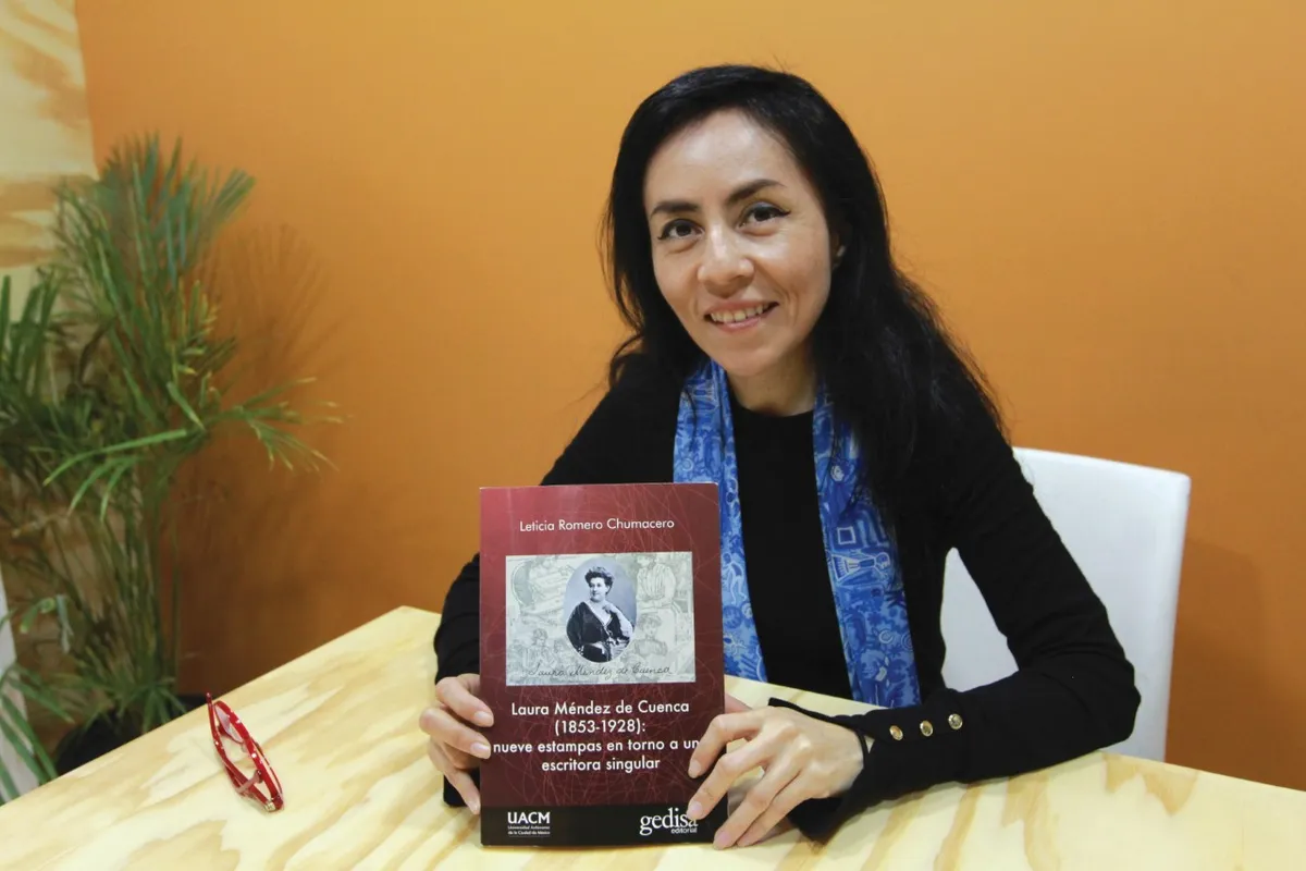 Laura Méndez representando a las escritoras