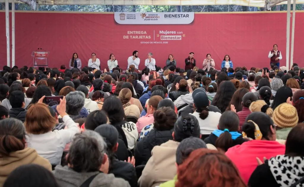 Isaac Montoya y Secretaría de Bienestar entregan 3 mil tarjetas de “Mujeres con Bienestar” en Naucalpan