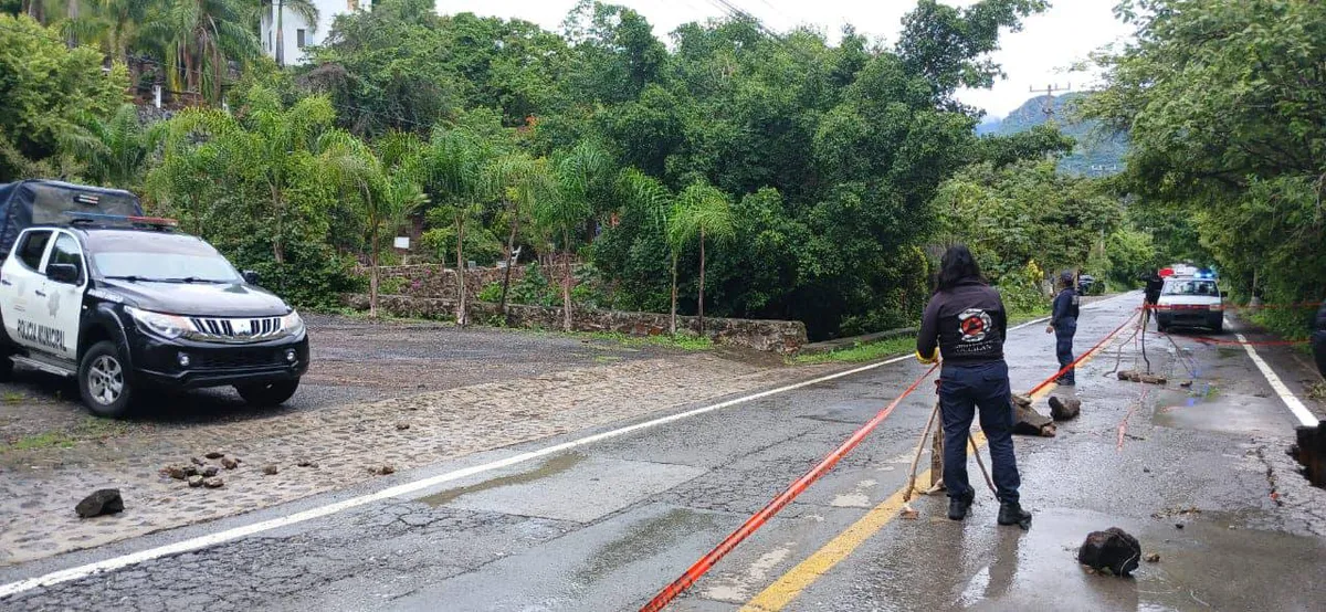 Chalma-Malinalco: Precaución por reblandecimiento y desbordamiento en carretera