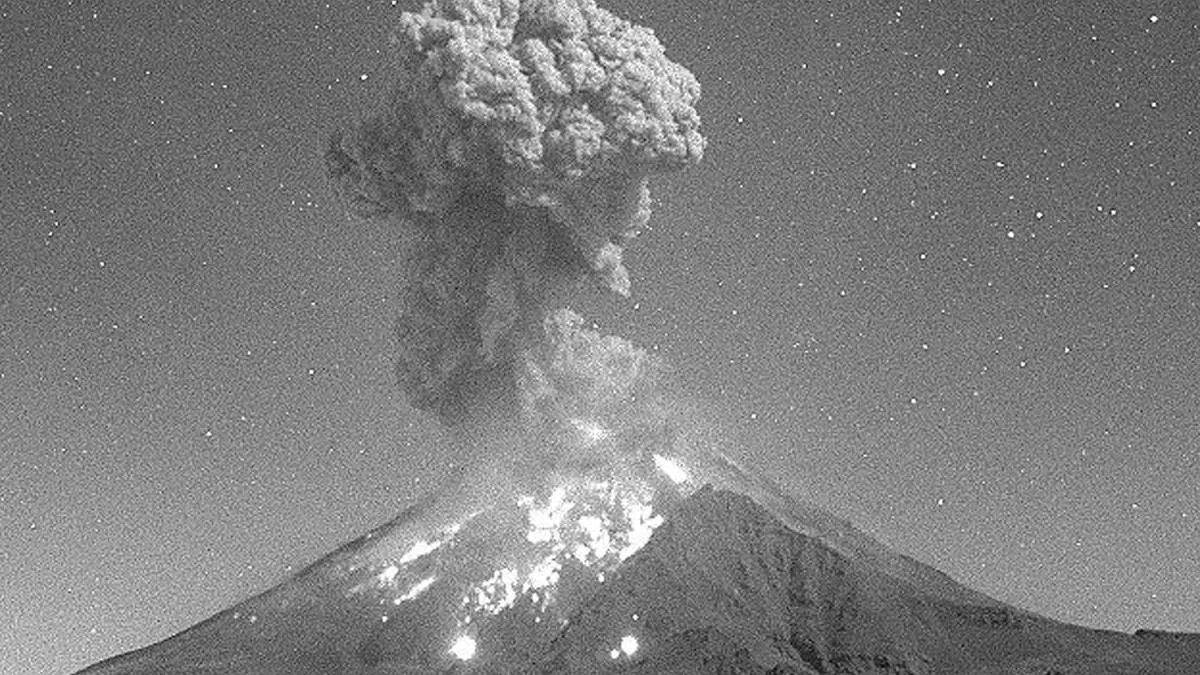 (VIDEO) Cimbra gran explosión del Popocatépetl