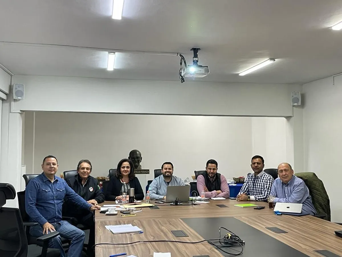 Negocian PRI, PAN y PRD candidatura común y coalición; en la mesa faltó NAEM