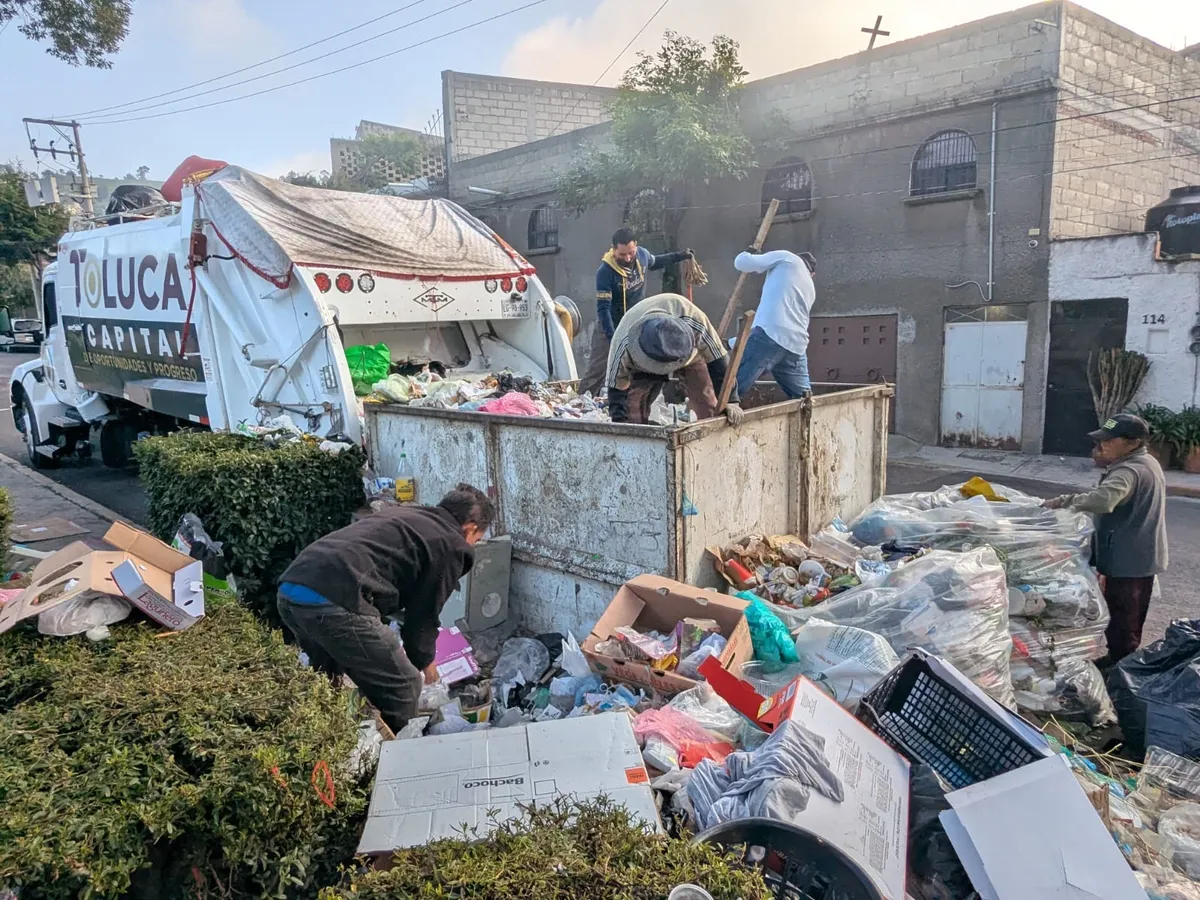 Toluca: Recuperan espacio público tras retirar 20 toneladas de basura