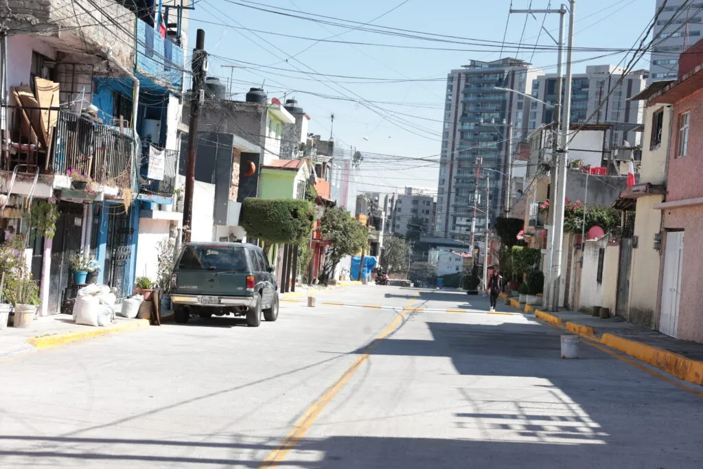 Huixquilucan rehabilita vialidad en San Fernando para mejorar el tránsito