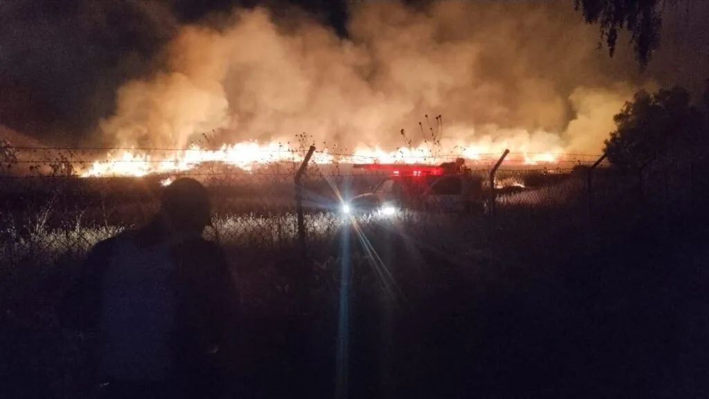 Fuego alarma en Teotihuacán: controlan siniestro cerca de estructuras prehispánicas