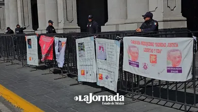 Colectivo 'Haz Valer mi Libertad' bloquea calle de Lerdo en Toluca