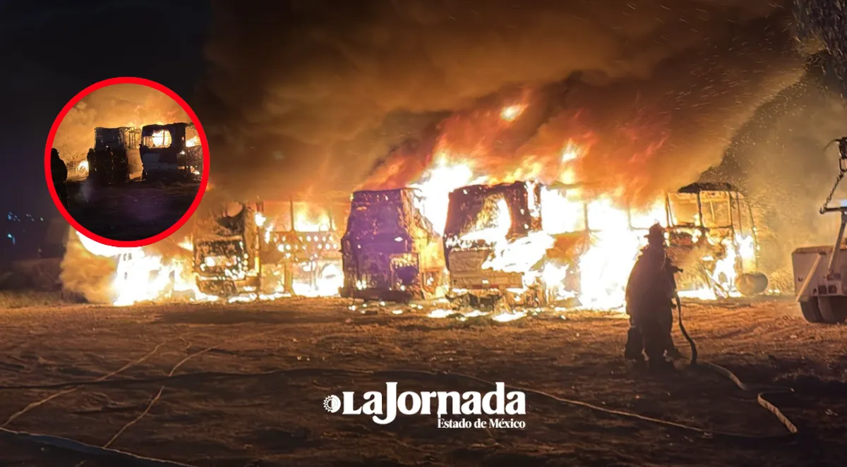 Incendio deja al menos cuatro autobuses calcinados en Tezoyuca