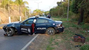 Patrulla estatal se accidenta en la carretera Tenancingo-Toluca, hay afectaciones viales